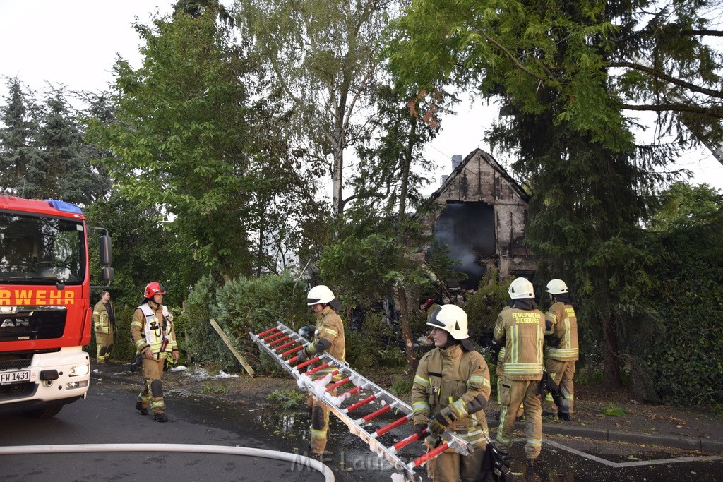 Grossfeuer Einfamilienhaus Siegburg Muehlengrabenstr P0846.JPG - Miklos Laubert